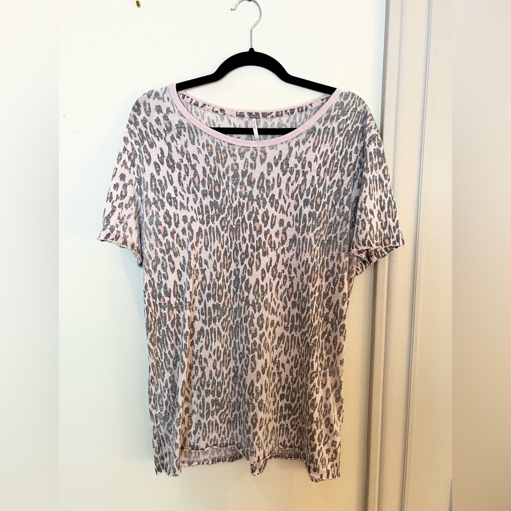 Free People M Pink Leopard Print Tee